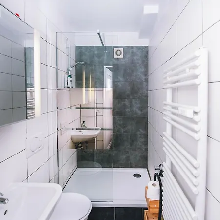 Modern Lux Center Apartment *